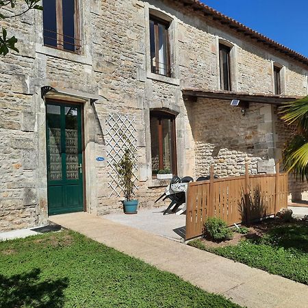 Domaine De Fontsauzine - Gites Et Chambre D'Hotes Genouille  Bagian luar foto