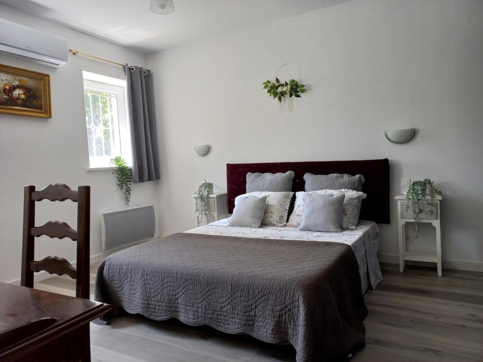 Domaine De Fontsauzine - Gites Et Chambre D'Hotes Genouille  Bagian luar foto
