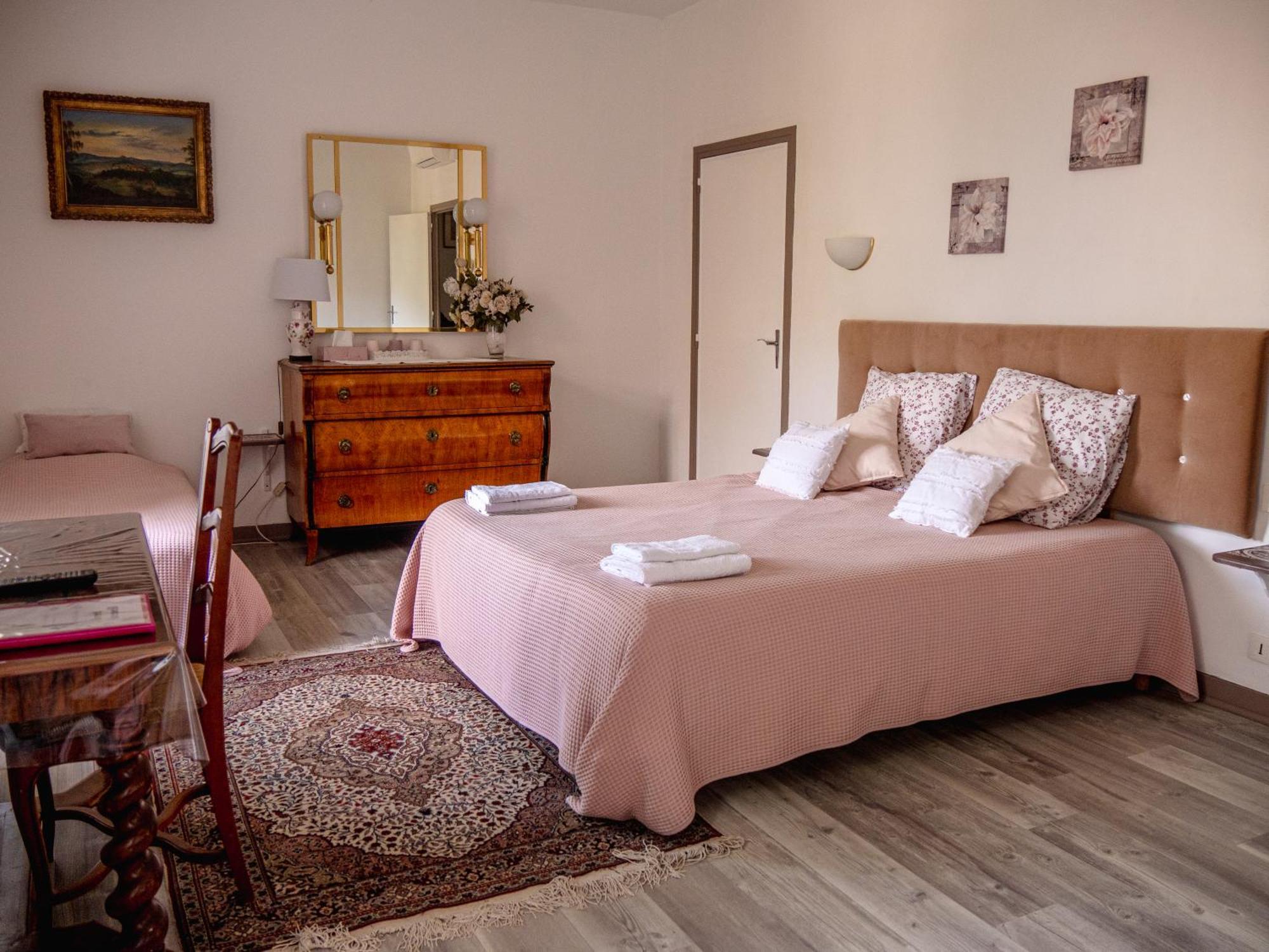 Domaine De Fontsauzine - Gites Et Chambre D'Hotes Genouille  Bagian luar foto